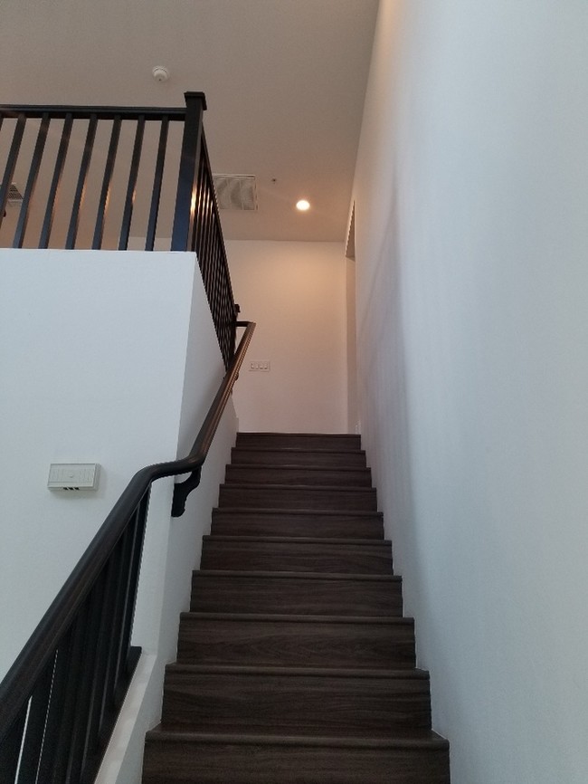 Building Photo - AMAZING TOWNHOME IN MCQUEEN AND OCOTILLO