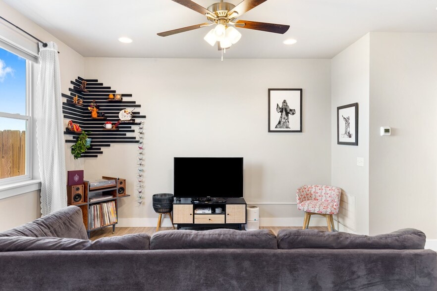 Building Photo - 201 13th St