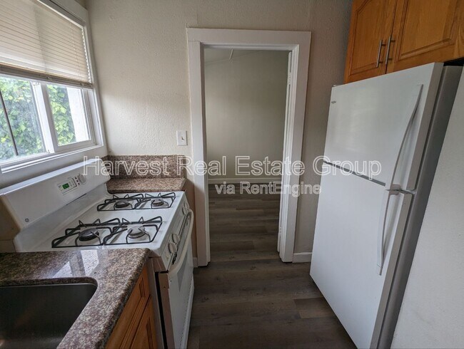 Building Photo - 812 E 23rd St