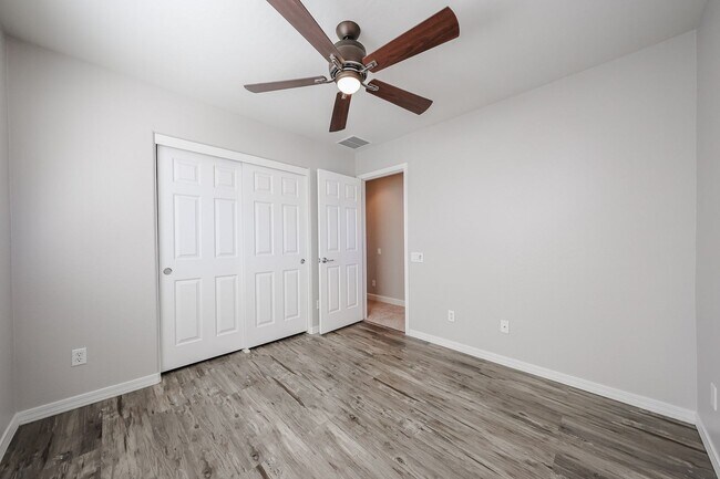 Building Photo - 16039 N 19th Dr