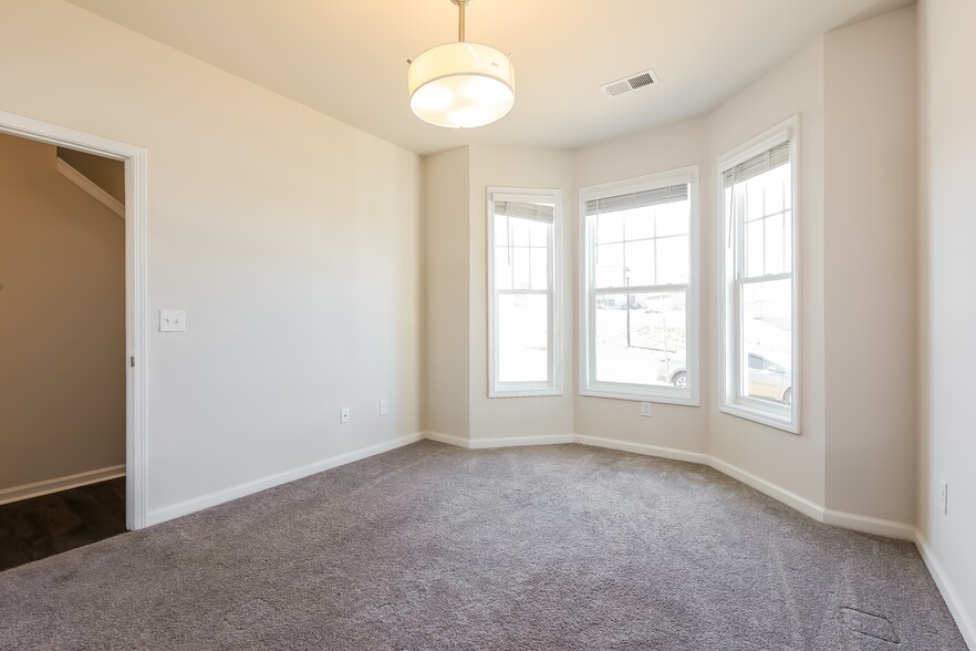 Building Photo - 376 White Peach Wy