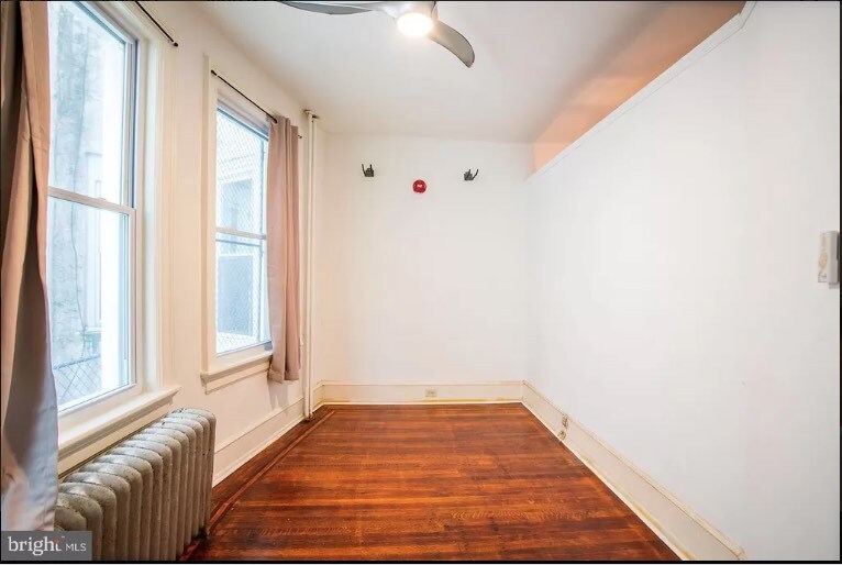 small bedroom - 5141-1 Hazel Ave