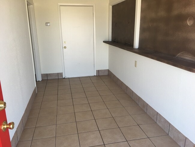 Building Photo - Livestock Auction converted to home 5 mile...