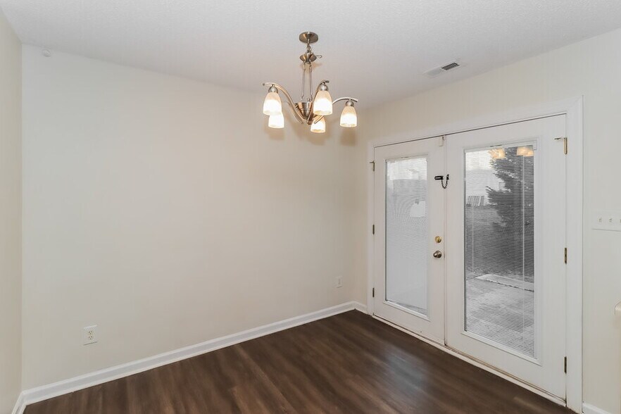 Building Photo - 1317 Crestfield Ct