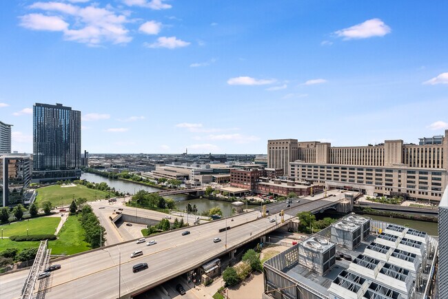 Building Photo - 235 W Van Buren St