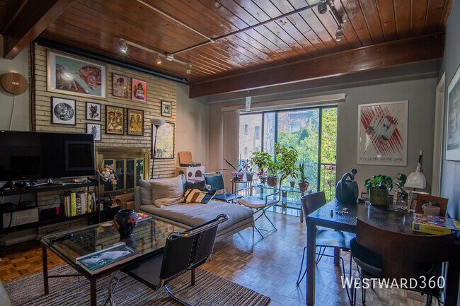 Building Photo - 4334 N Clarendon Ave