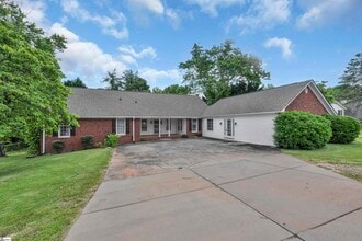 Building Photo - 203 Roper Mountain Rd Ext