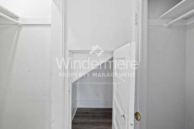 Building Photo - 1425 W 8th Ave