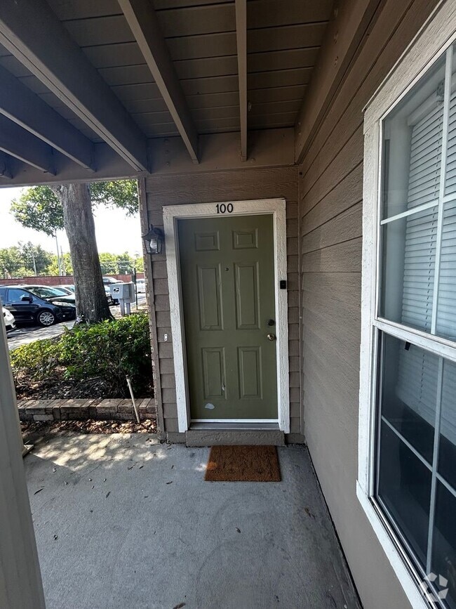 Building Photo - Beautiful 2/2 Condo Located in Hunters Res...