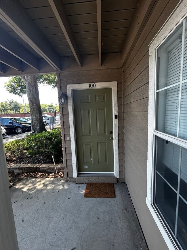 Primary Photo - Beautiful 2/2 Condo Located in Hunters Res...