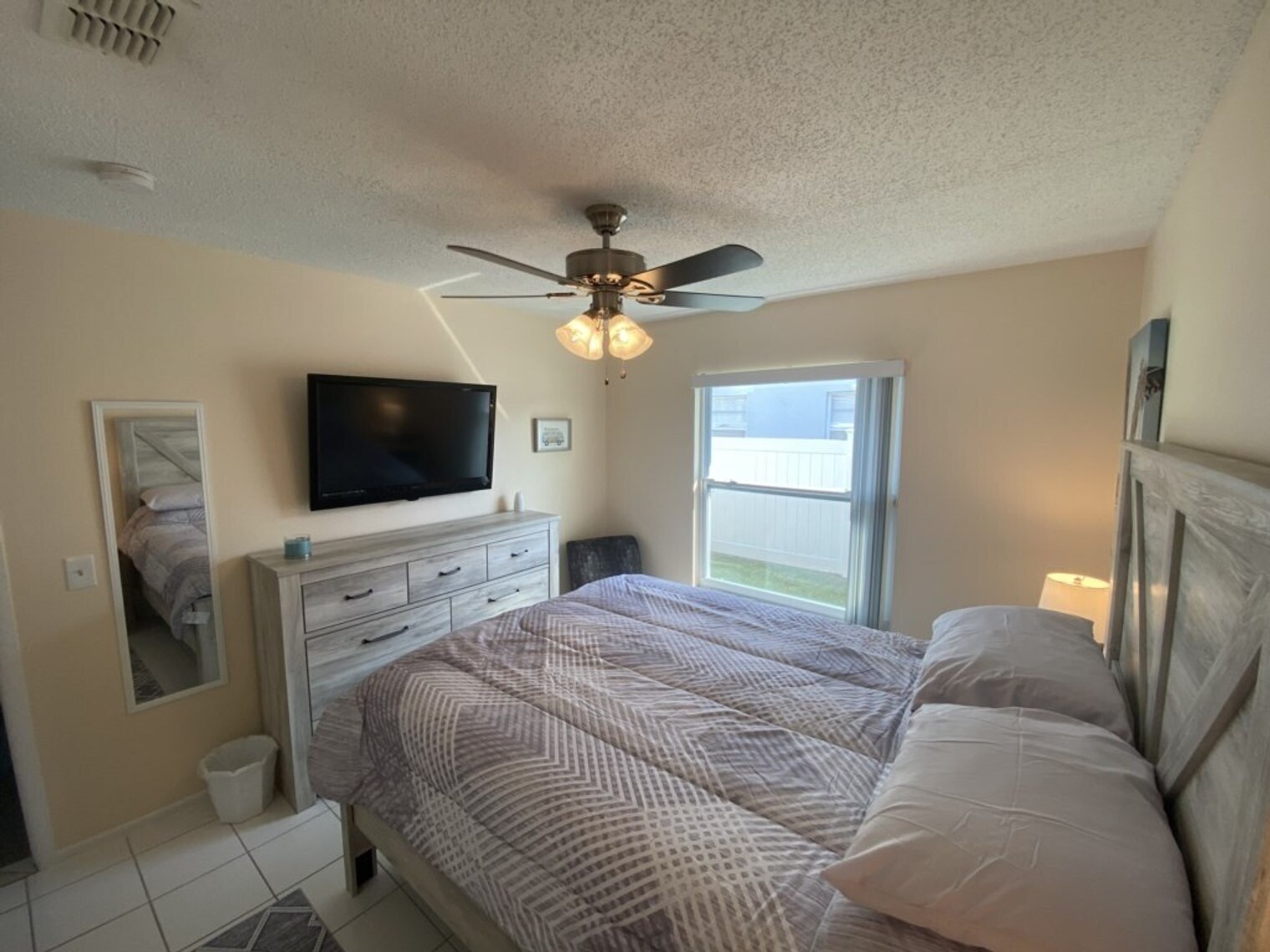 Building Photo - 7725 Indian Ridge Trail N