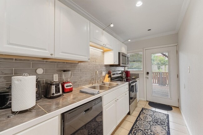 Building Photo - 403 W Polk St