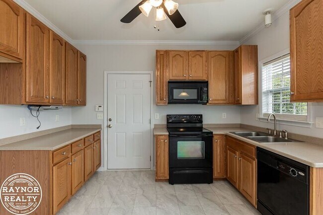 Building Photo - 335 Moonlight Dr