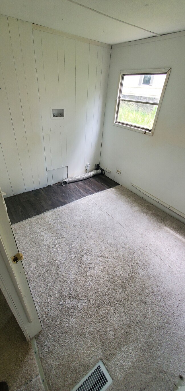 Building Photo - Liberty Church MHC