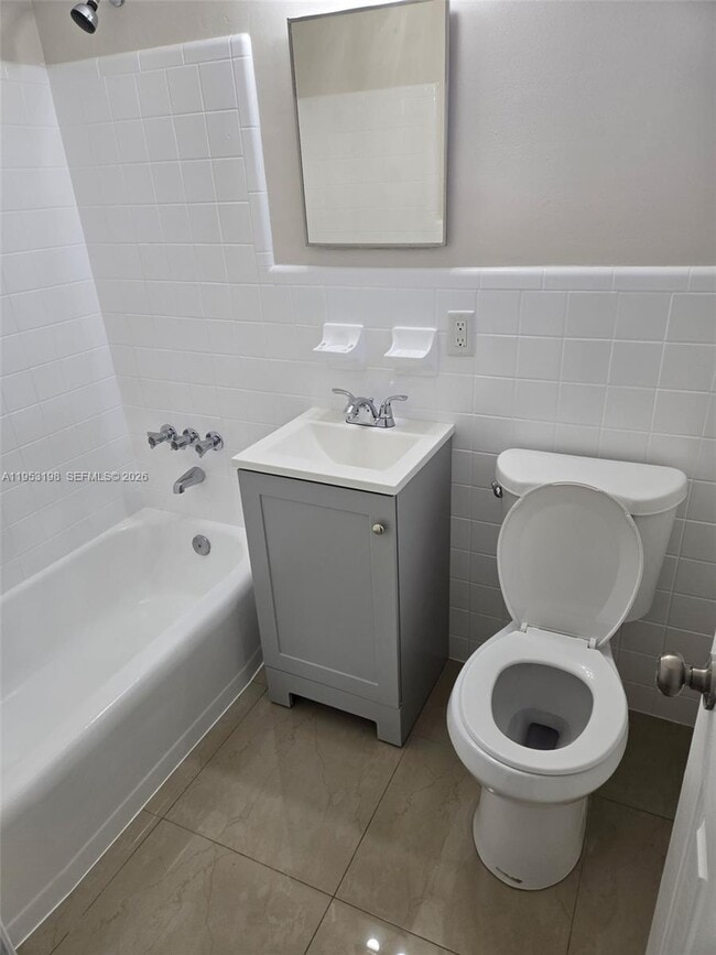 Building Photo - 724 NE 6th St