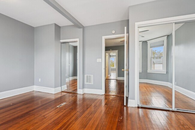 Building Photo - 41 E 48th St