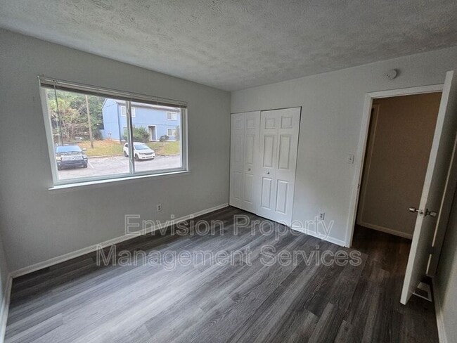 Building Photo - 966 Pine Hollow Rd