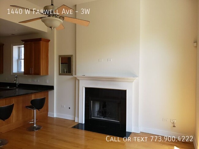 Building Photo - 1440 W Farwell Ave