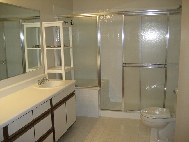 Building Photo - 329 Pembroke Ct