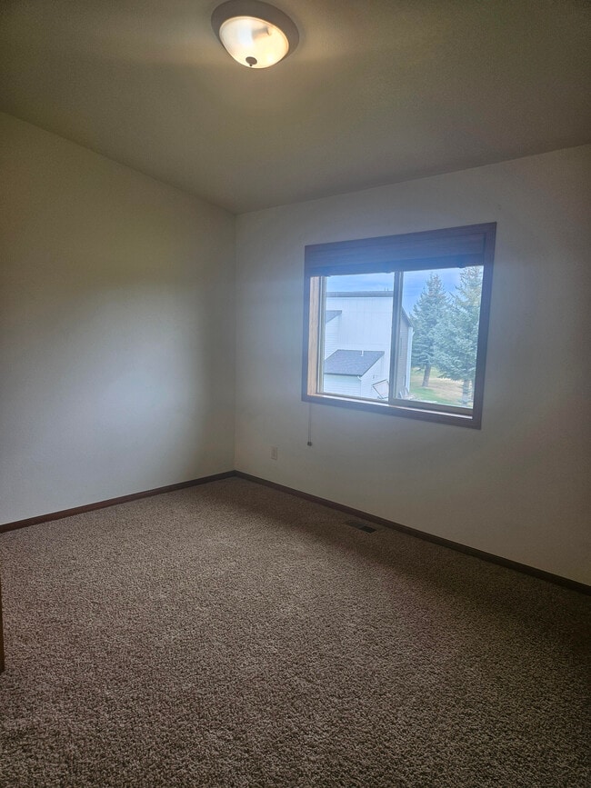 Building Photo - 16 Pine Drive
