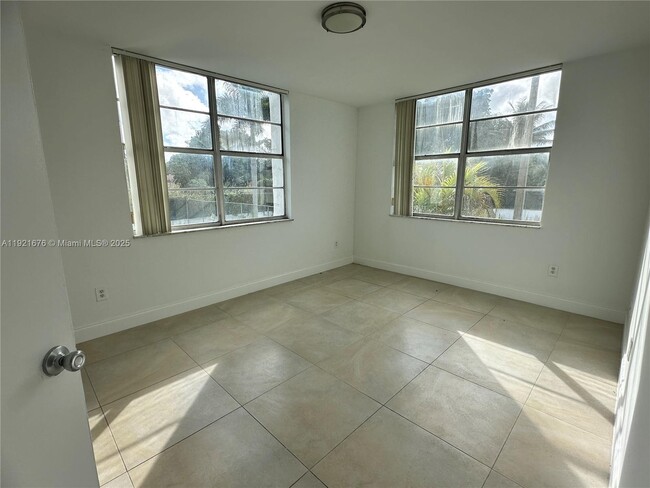 Building Photo - 492 NW 165th St