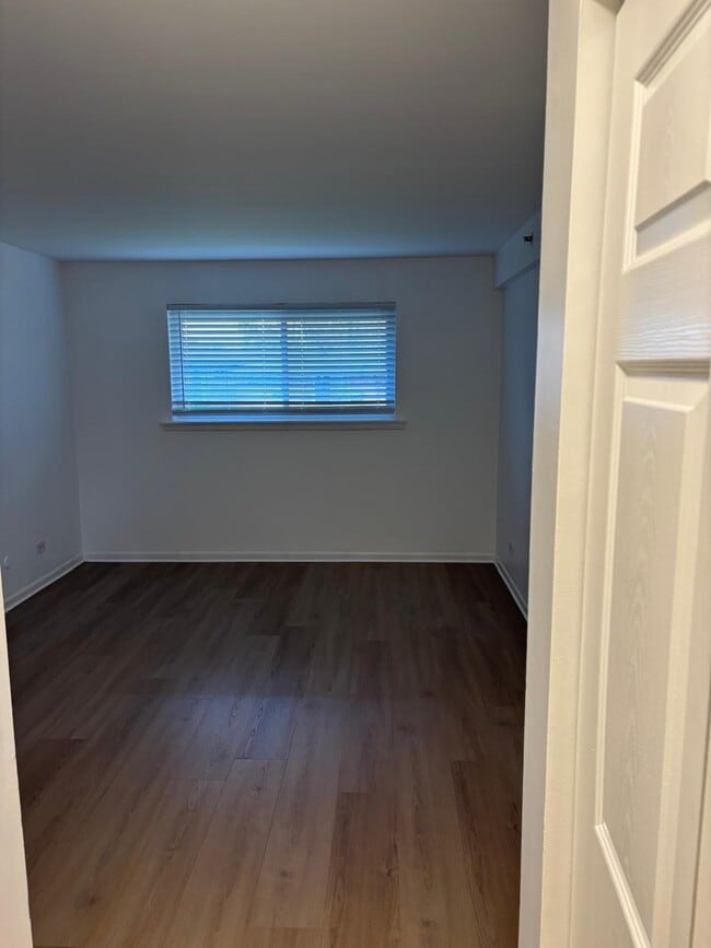 Building Photo - 1900 Knights Bridge Dr