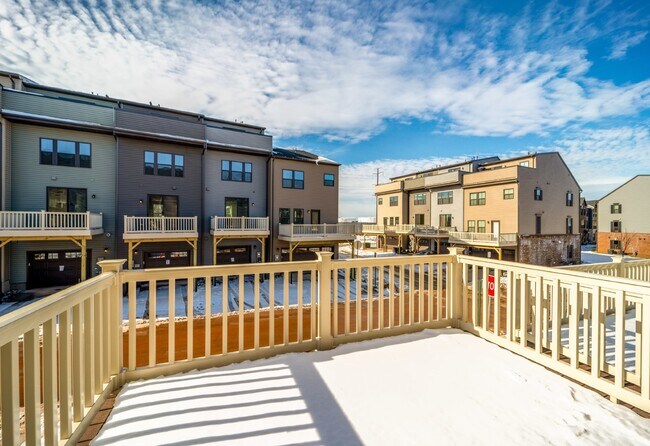 Building Photo - This 3-bedroom, 3-full bathroom townhouse offers a pristine and contemporary living experience.