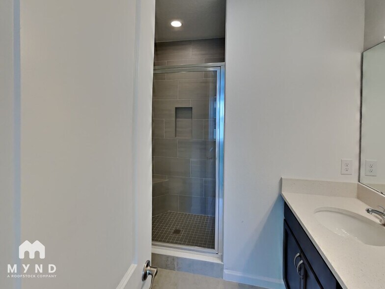 Building Photo - 2353 Brix St