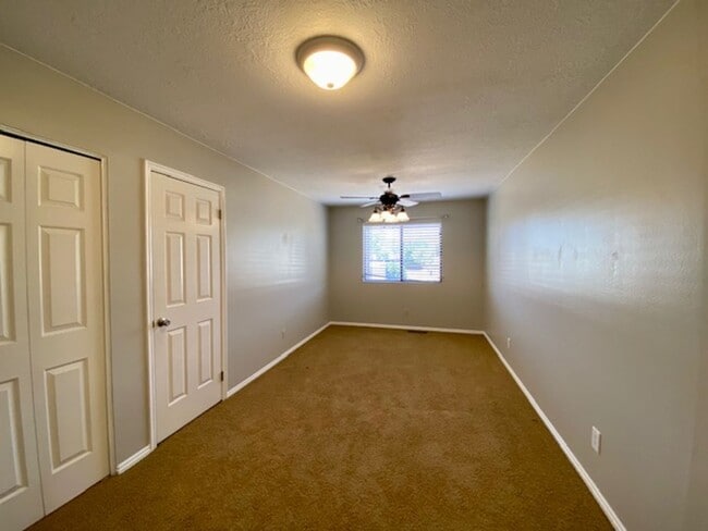 Building Photo - 2 BEDROOM APARTMENT DOWNTOWN IN ST. GEORGE