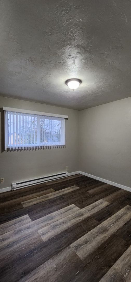 Building Photo - $500 MOVES YOU IN - 2 Bedroom on 18th Ave in Albany - Pet Friendly