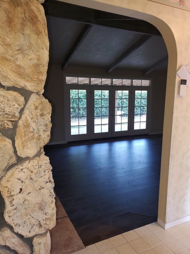 Building Photo - Modesto 3 bedroom 2.5  bathroom off McHenry