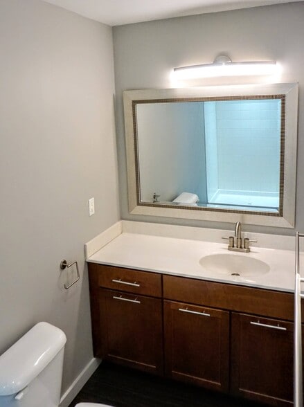 Building Photo - 1207 Vine St