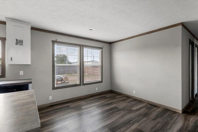 Building Photo - 104 Pineapple Sage Cv