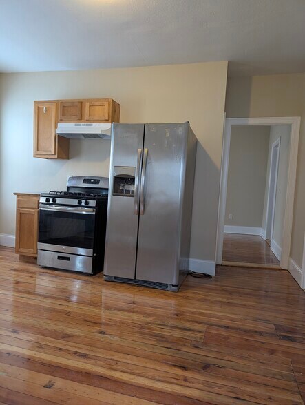 Kitchen appliances - 38 Williams St