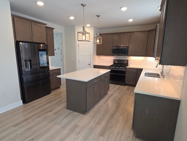 Building Photo - 4 bedroom Sussex home in Village Estates