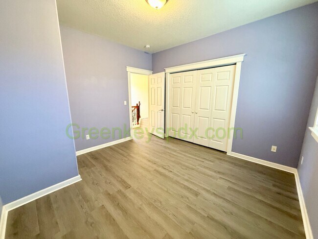Building Photo - Gorgeous House in Upscale Neighborhood in Tigard, 5 Bedrooms plus Den/Office, 3.5 Bathrooms, Larg...