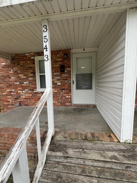 Primary Photo - 3543-3549 S George St