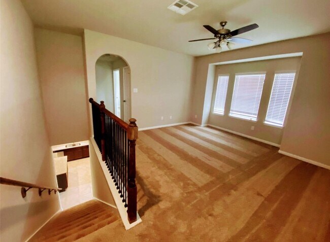 Building Photo - 10918 Hillside Dr