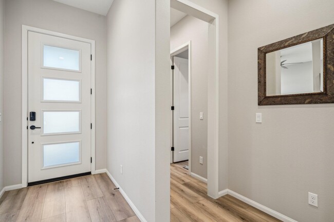 Building Photo - 51725 Pinnacle Vis Dr