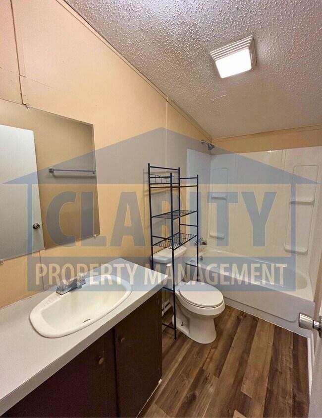 Building Photo - Spacious 4-Bedroom, 2-Bath Home!