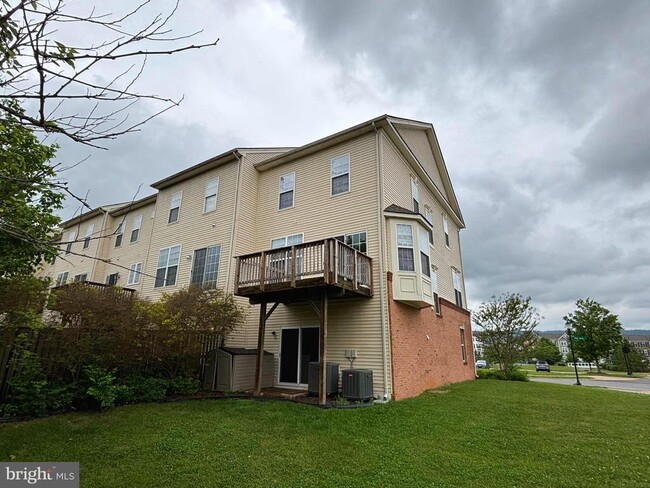 Building Photo - 301 Klee Dr
