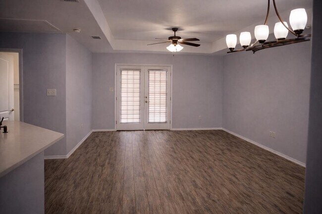 Building Photo - 427 Peyramale Ct