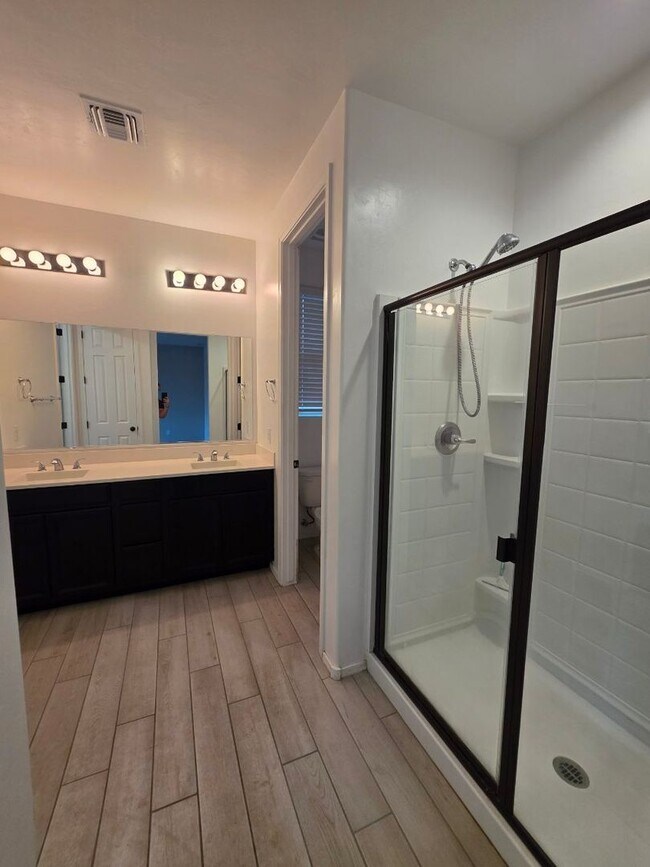 Building Photo - Great family home in Red Rock