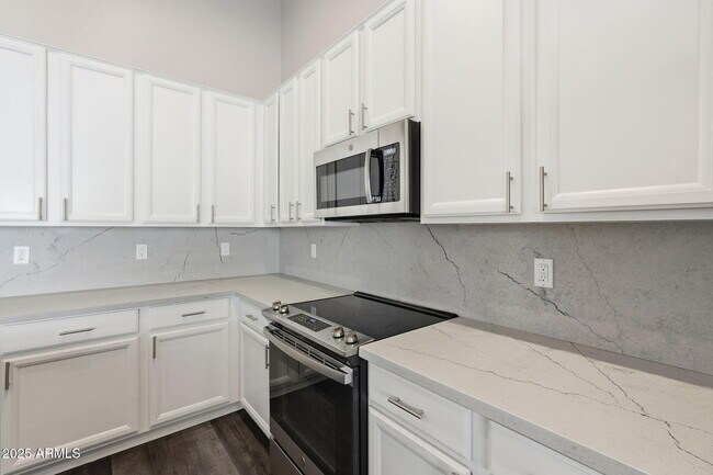 Building Photo - 7606 E Via Del Sol Dr