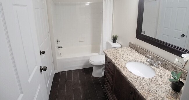 Building Photo - Stunning First Floor 2/2 Lake View  Condo ...