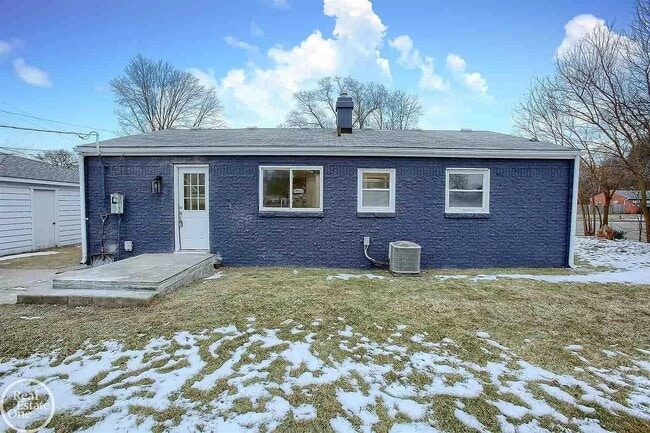 Building Photo - 47705 Roland St