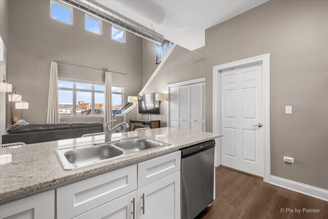 Building Photo - 364 S Main St