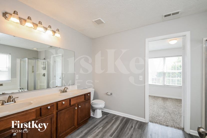 Building Photo - 6240 Eagle Lake Dr