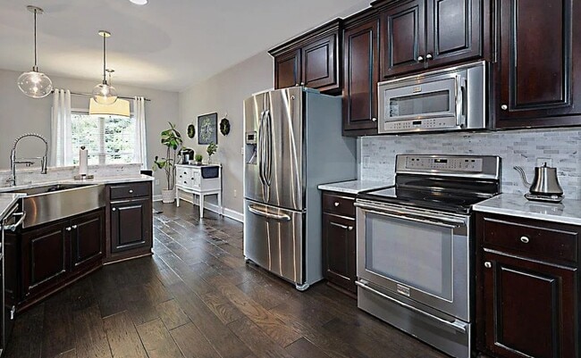 Building Photo - 1537 Magnolia Way