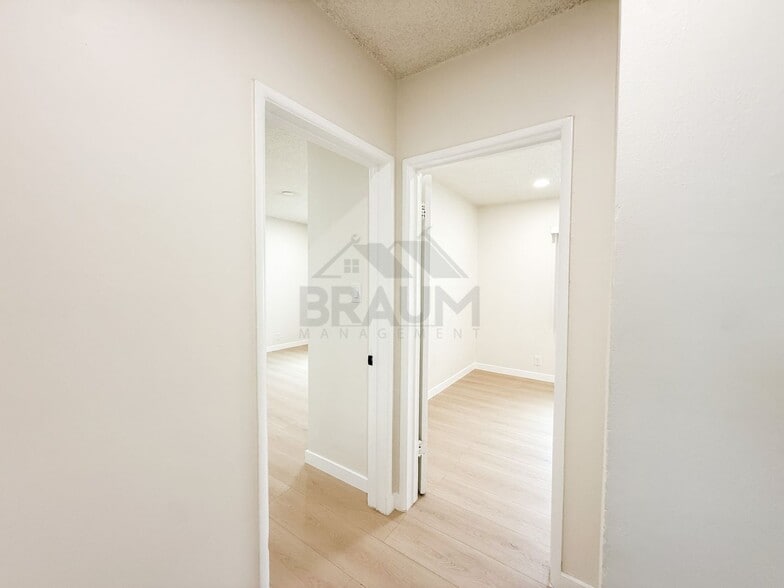 Building Photo - 13129 Oxnard St